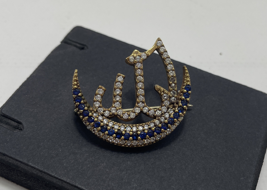 ALLAH YAZILI TAŞLI GÜMÜŞ BROŞ