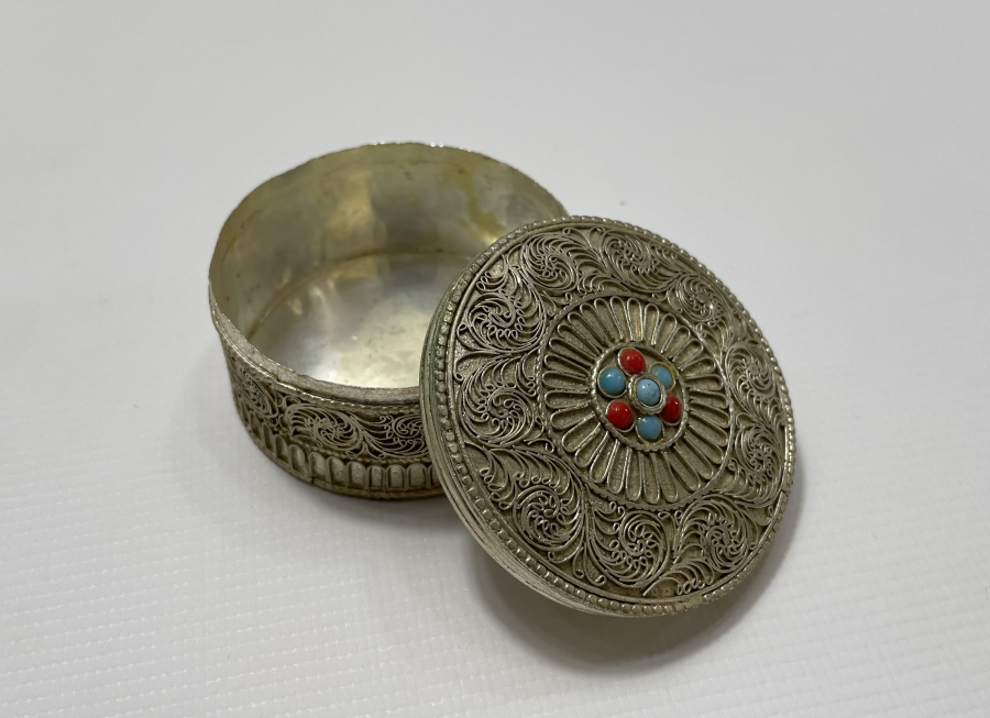 TELKARİ İŞÇİLİKLİ ANTİKA KUTU