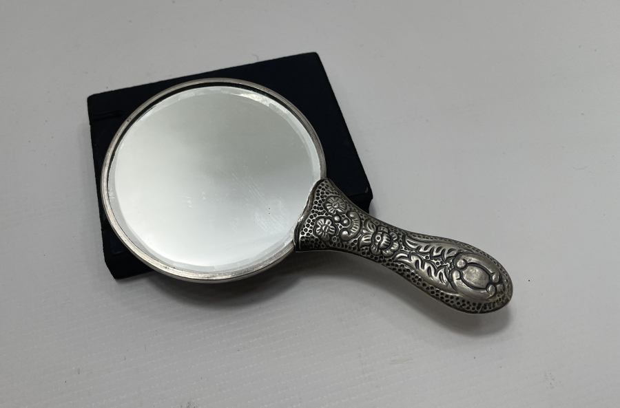 ÜZERİNDE OSMANLI DEVLET ARMASI BULUNAN GÜMÜŞ EL AYNASI