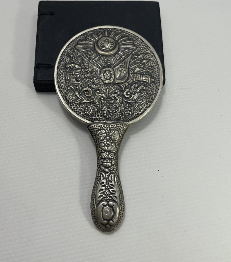 ÜZERİNDE OSMANLI DEVLET ARMASI BULUNAN GÜMÜŞ EL AYNASI
