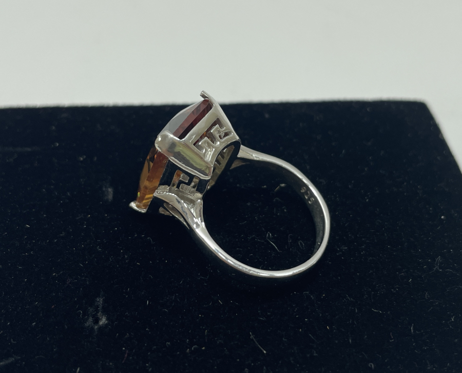 ZULTANİT TAŞLI GÜMÜŞ YÜZÜK