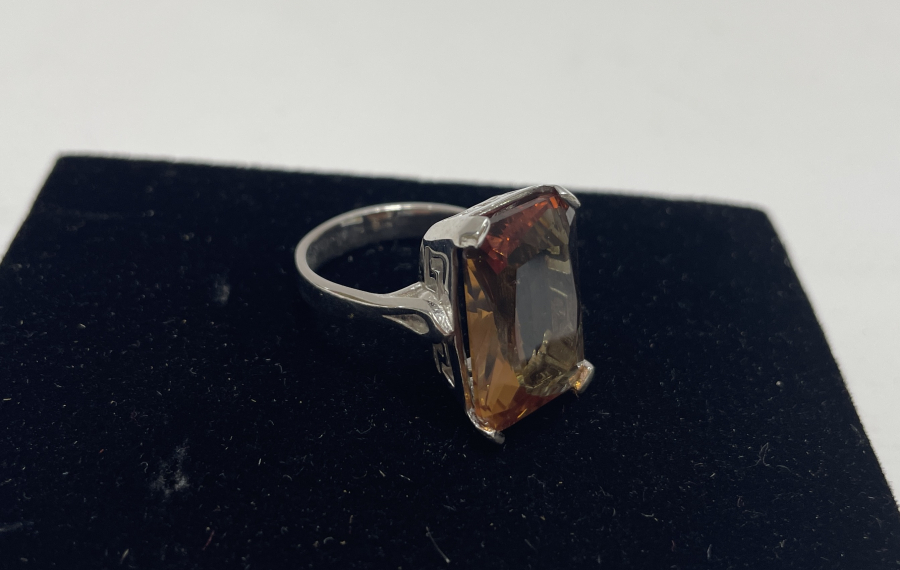 ZULTANİT TAŞLI GÜMÜŞ YÜZÜK