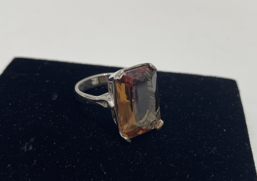 ZULTANİT TAŞLI GÜMÜŞ YÜZÜK