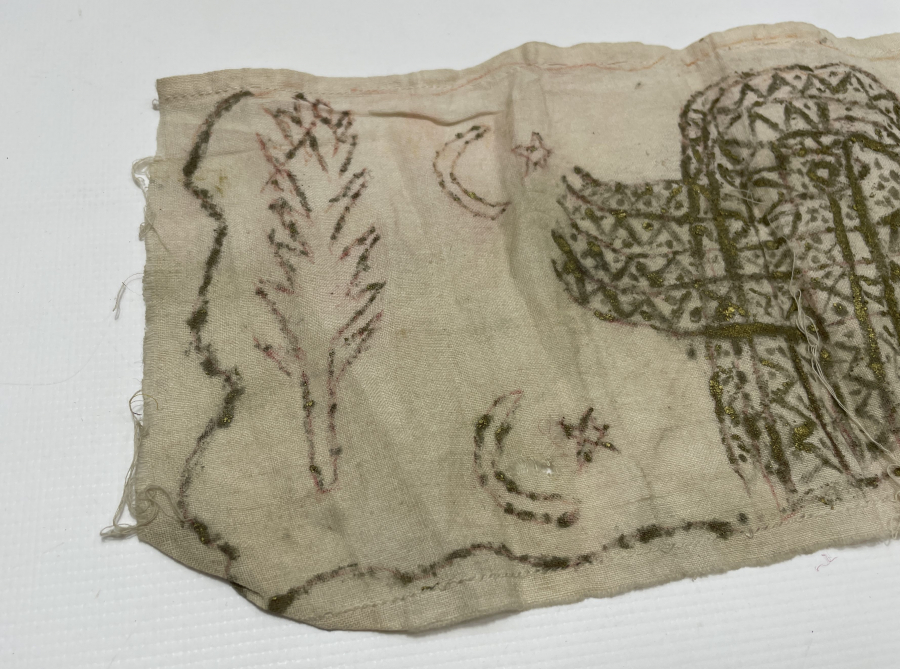 ÜZERİ OSMANLICA YAZILI ALTIN YALDIZLI BEZ