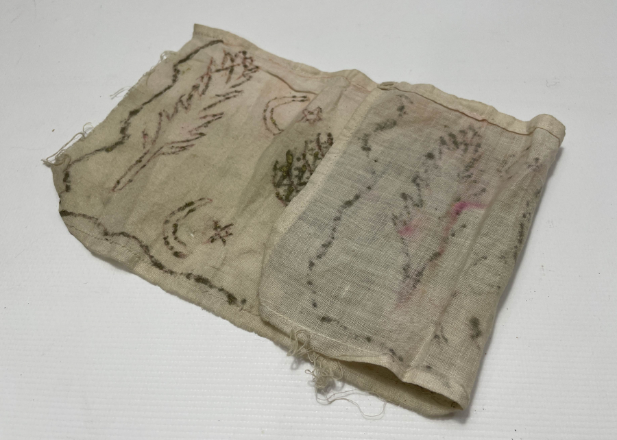 ÜZERİ OSMANLICA YAZILI ALTIN YALDIZLI BEZ