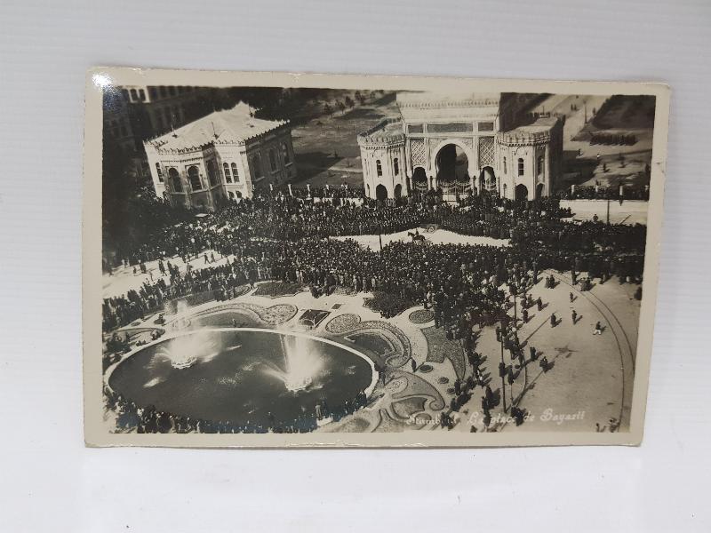 1933 BEYAZIT MEYDANI CUMHURİYET KUTLAMALARI FOTOĞRAF