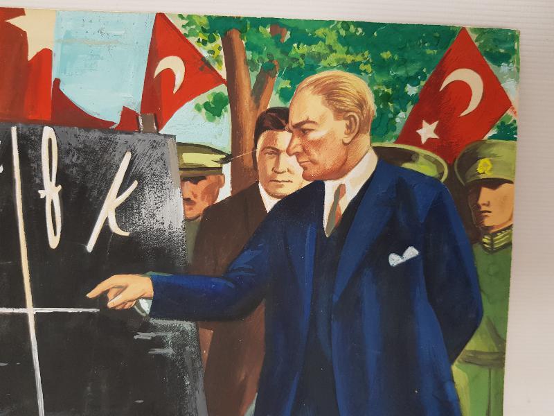 ATATÜRK HARF İNKILABINDA YENİ HARFLERİ TANITIRKEN RESİM 