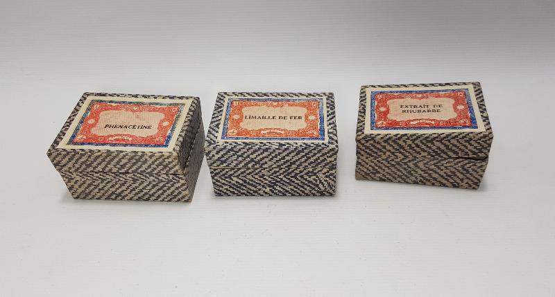 CUMHURİYET İLK DÖNEM ECZA KUTULARI 