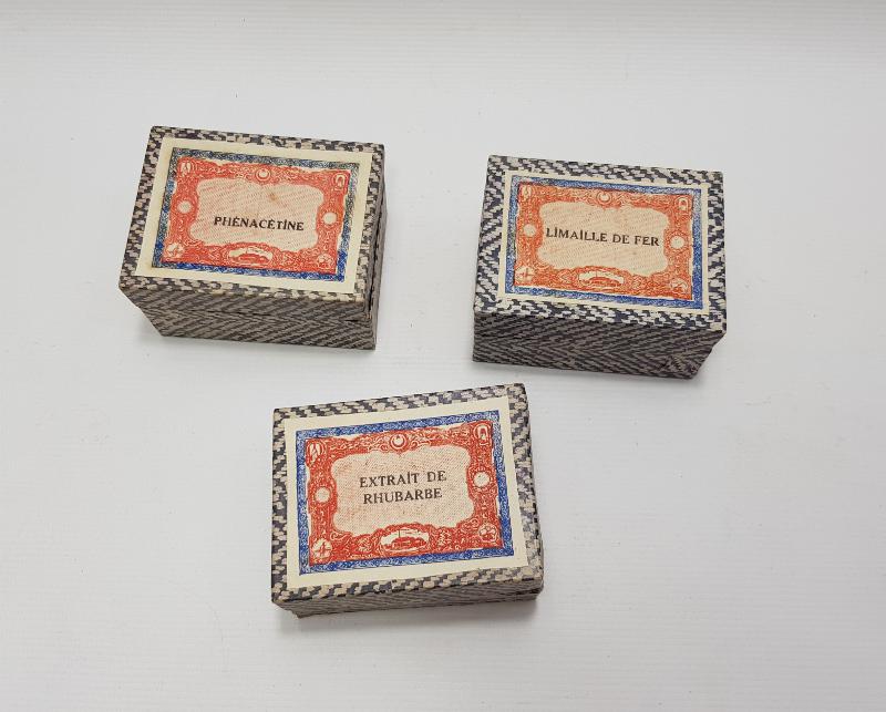 CUMHURİYET İLK DÖNEM ECZA KUTULARI 