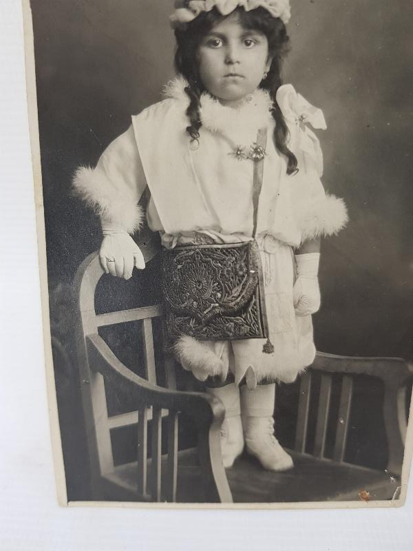 OSMANLI DÖNEMİ VARLIKLI AİLE ÇOCUĞU FOTOĞRAFI