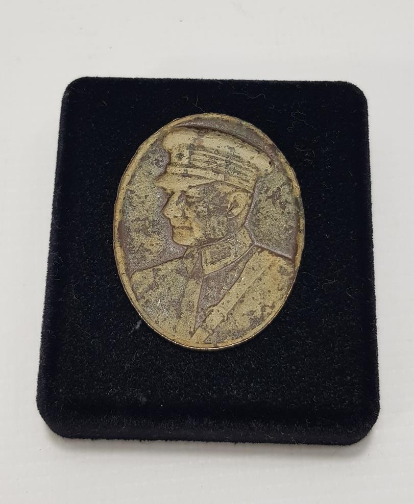 GAZİ MUSTAFA KEMAL ATATÜRK'E MAREŞAL ÜNVANI VERİLMESİ HATIRASINA BASILMIŞ RÖLYEF MADALYON