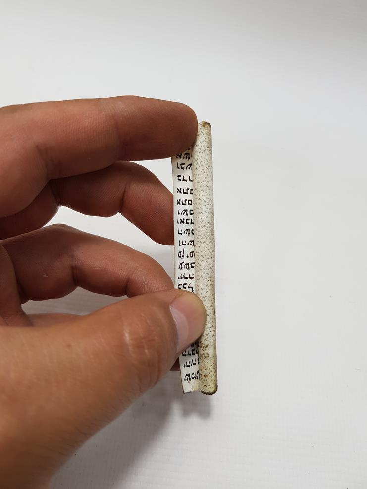 OSMANLI DÖNEMİ İÇİNDE EL YAZMA DUASI BULUNAN AHŞAP MEZUZA