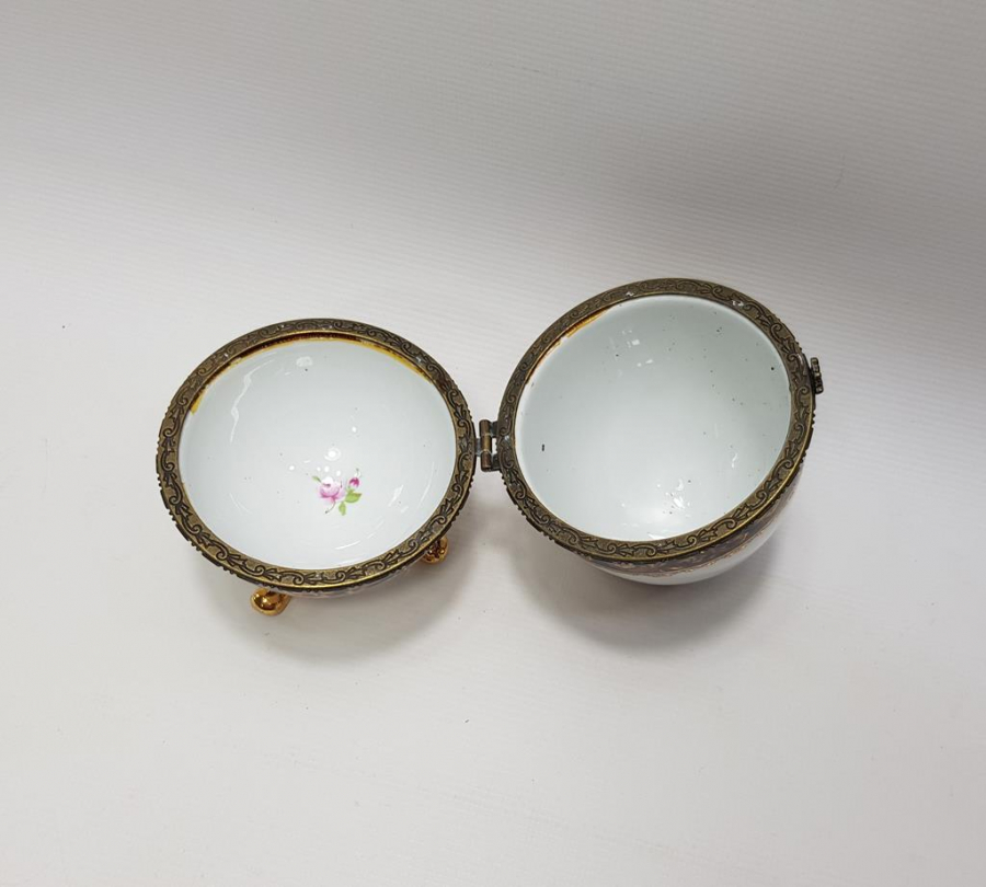 YUMURTA FORMLU PORSELEN MÜCEVHER KUTUSU