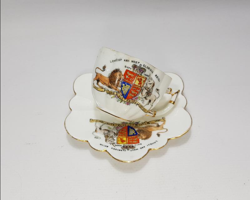 1837-1887 KRALİÇE VİCTORIA DÖNEMİ PORSELEN FİNCAN