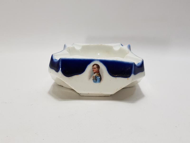 19. YÜZYIL NAPOLYON RESİMLİ PORSELEN KÜL TABLASI 