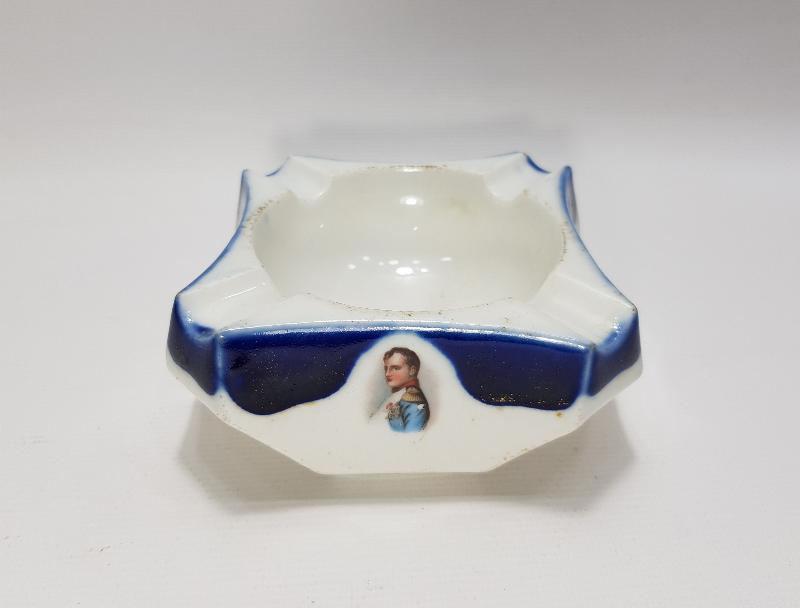 19. YÜZYIL NAPOLYON RESİMLİ PORSELEN KÜL TABLASI 