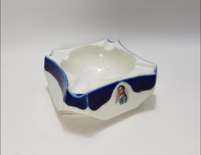 19. YÜZYIL NAPOLYON RESİMLİ PORSELEN KÜL TABLASI 