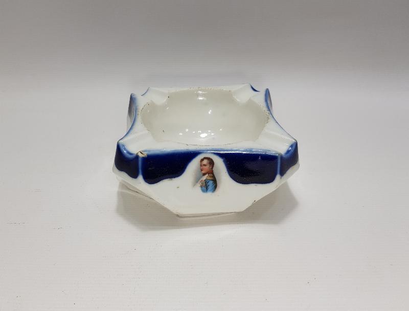 19. YÜZYIL NAPOLYON RESİMLİ PORSELEN KÜL TABLASI 