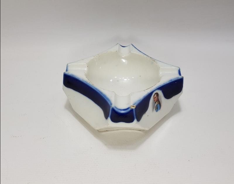 19. YÜZYIL NAPOLYON RESİMLİ PORSELEN KÜL TABLASI 