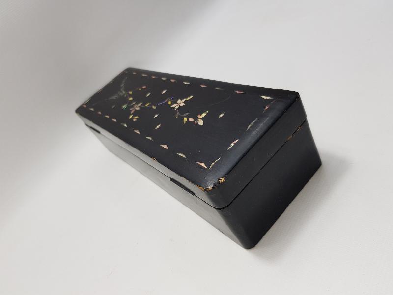 19. YÜZYIL SEDEF İŞÇİLİKLİ AHŞAP KUTU 