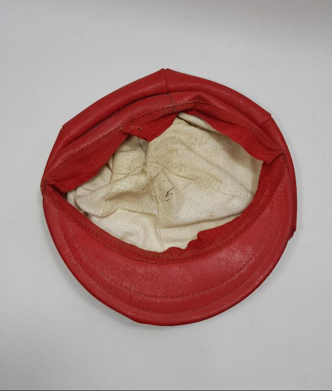 1970'LERDEN KIRMIZI RENKLİ BAYAN ŞAPKA VE ÇANTASI 