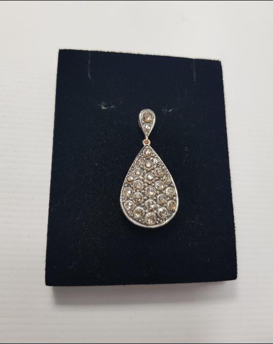 BÜYÜK PIRLANTALARLA BEZELİ KOLYE UCU 