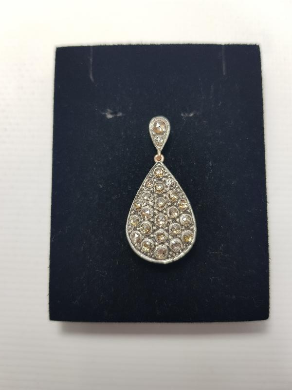 BÜYÜK PIRLANTALARLA BEZELİ KOLYE UCU 