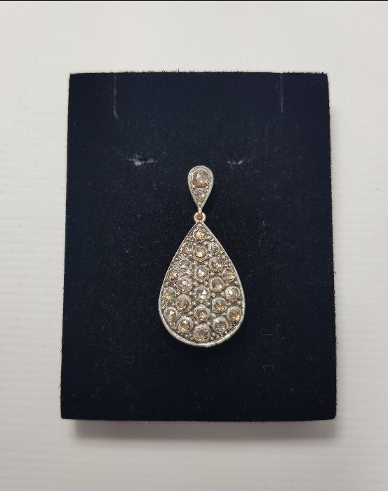 BÜYÜK PIRLANTALARLA BEZELİ KOLYE UCU 