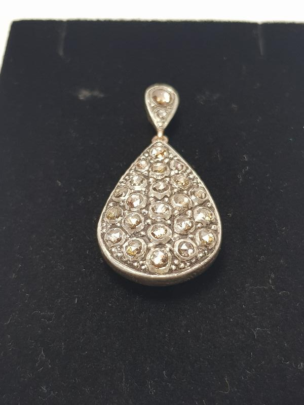 BÜYÜK PIRLANTALARLA BEZELİ KOLYE UCU 