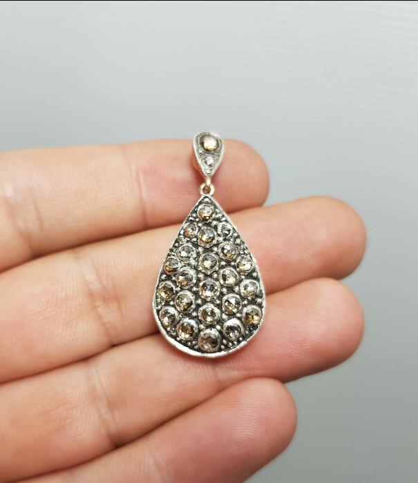 BÜYÜK PIRLANTALARLA BEZELİ KOLYE UCU 