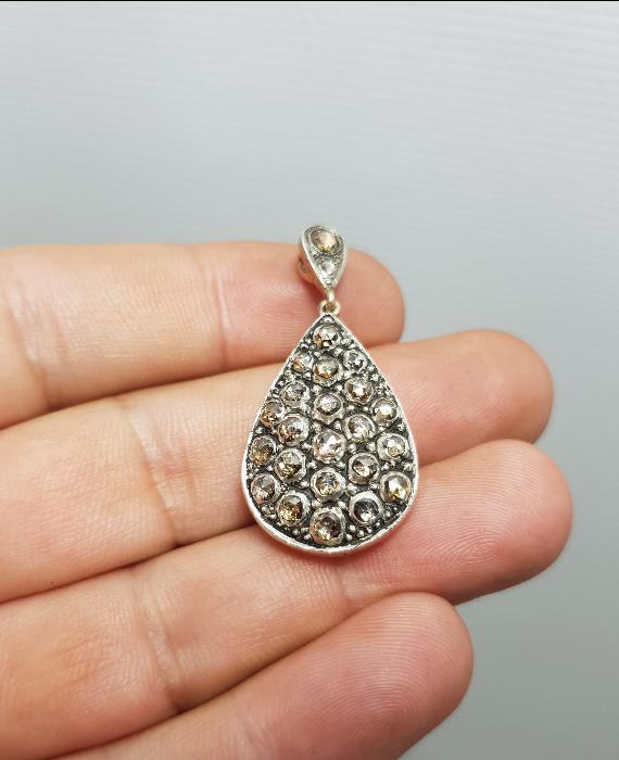 BÜYÜK PIRLANTALARLA BEZELİ KOLYE UCU 