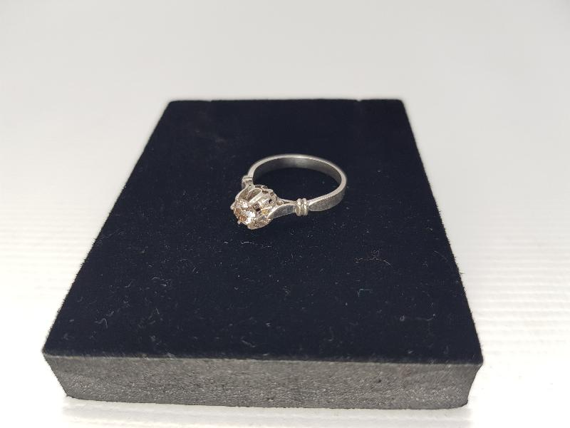 TEKTAŞ PIRLANTA YÜZÜK 