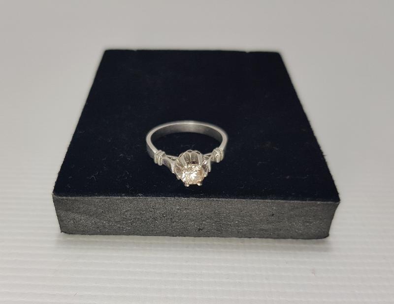 TEKTAŞ PIRLANTA YÜZÜK 