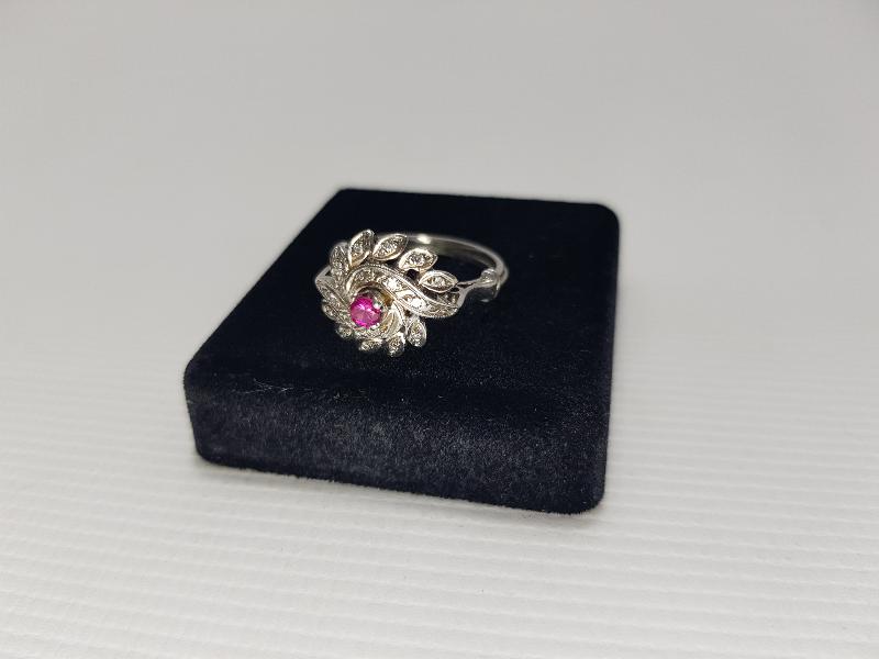 YAKUT TAŞLI PIRLANTA YÜZÜK