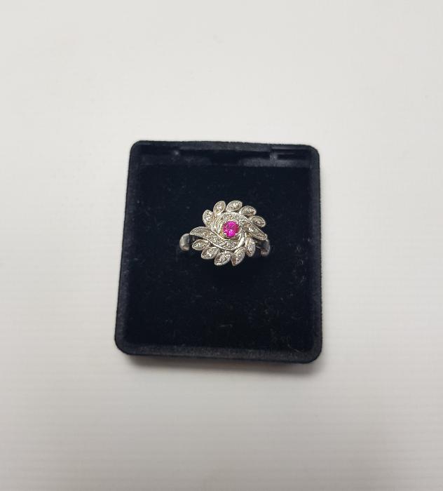 YAKUT TAŞLI PIRLANTA YÜZÜK