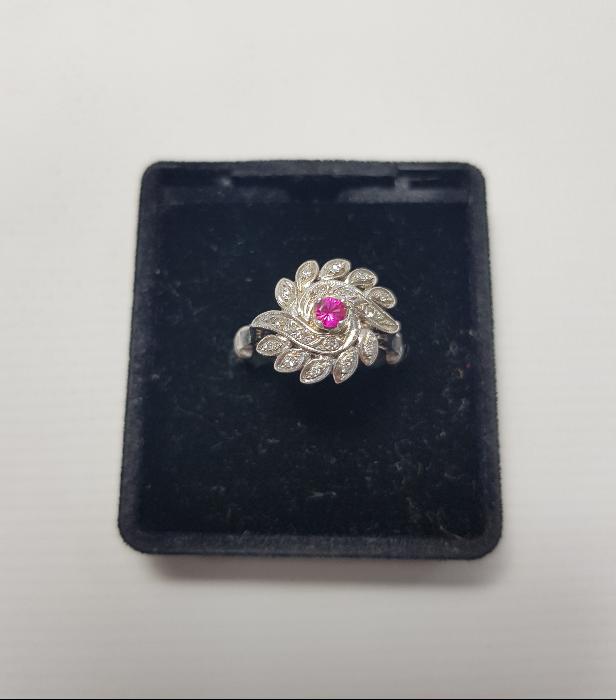 YAKUT TAŞLI PIRLANTA YÜZÜK