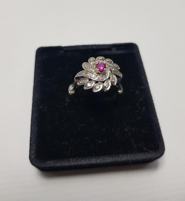 YAKUT TAŞLI PIRLANTA YÜZÜK