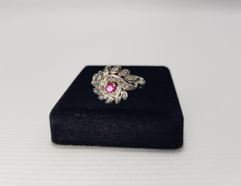 YAKUT TAŞLI PIRLANTA YÜZÜK