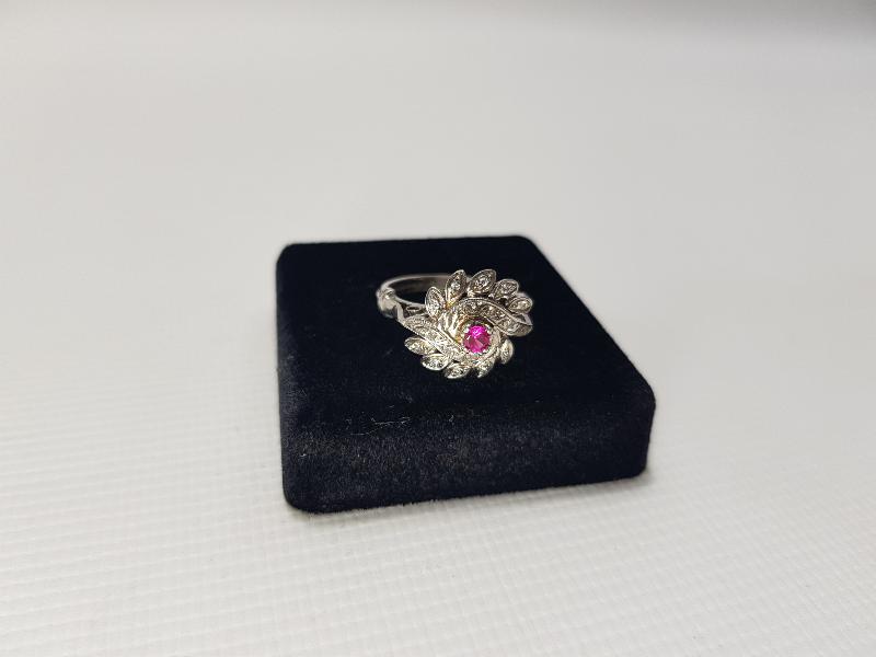 YAKUT TAŞLI PIRLANTA YÜZÜK