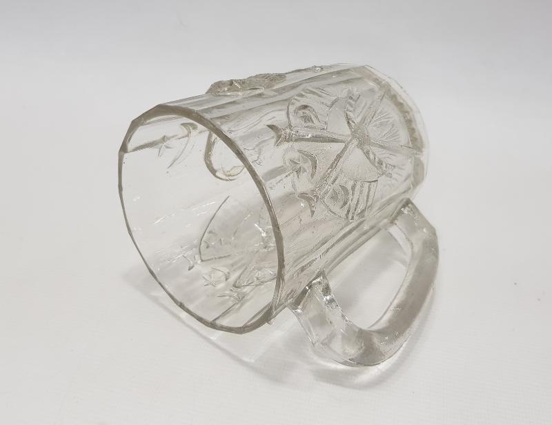 OSMANLI DÖNEMİ AY YILDIZLI BAYRAK VE ASLAN KABARTMA RESİMLİ BİRA BARDAĞI