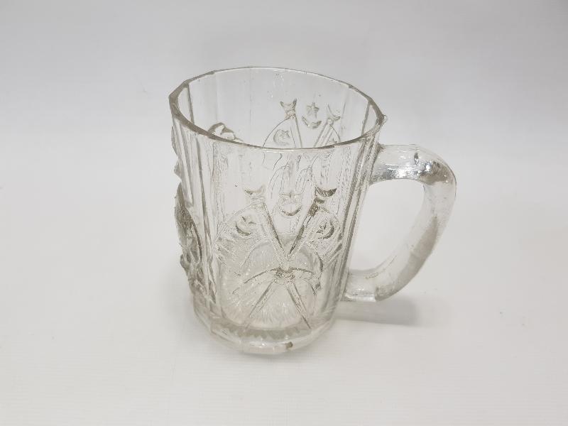 OSMANLI DÖNEMİ AY YILDIZLI BAYRAK VE ASLAN KABARTMA RESİMLİ BİRA BARDAĞI