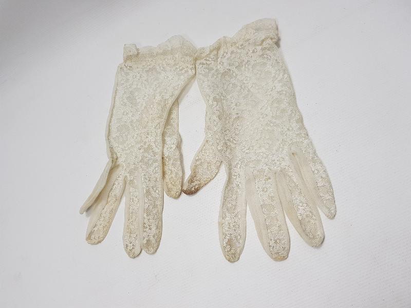 OSMANLI DÖNEMİ LEVANTEN İŞİ KADIN ELDİVENİ.