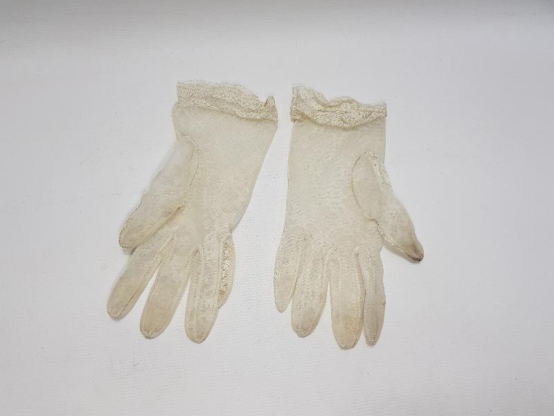 OSMANLI DÖNEMİ LEVANTEN İŞİ KADIN ELDİVENİ.