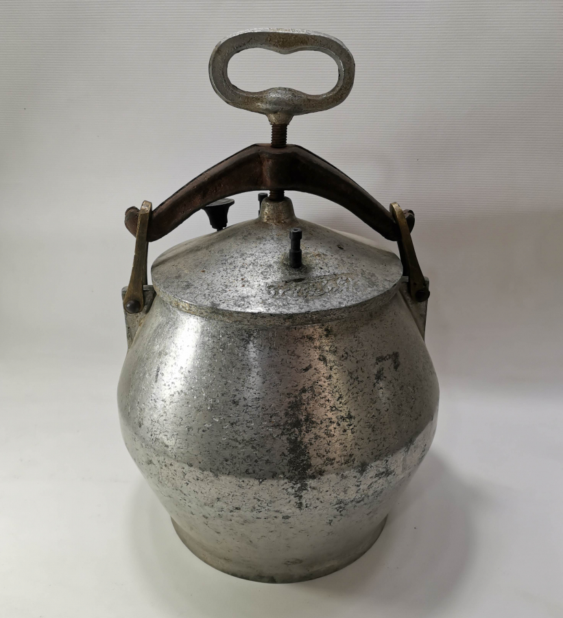 ANTİKA İLK YAPILAN DÜDÜKLÜ TENCERE