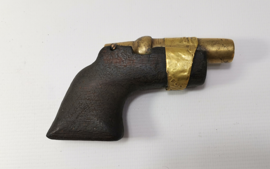 OSMANLI DÖNEMİ NADİR FORMDA ÜZERİ OSMANLICA YAZILI FİTİLLİ PİŞTOV