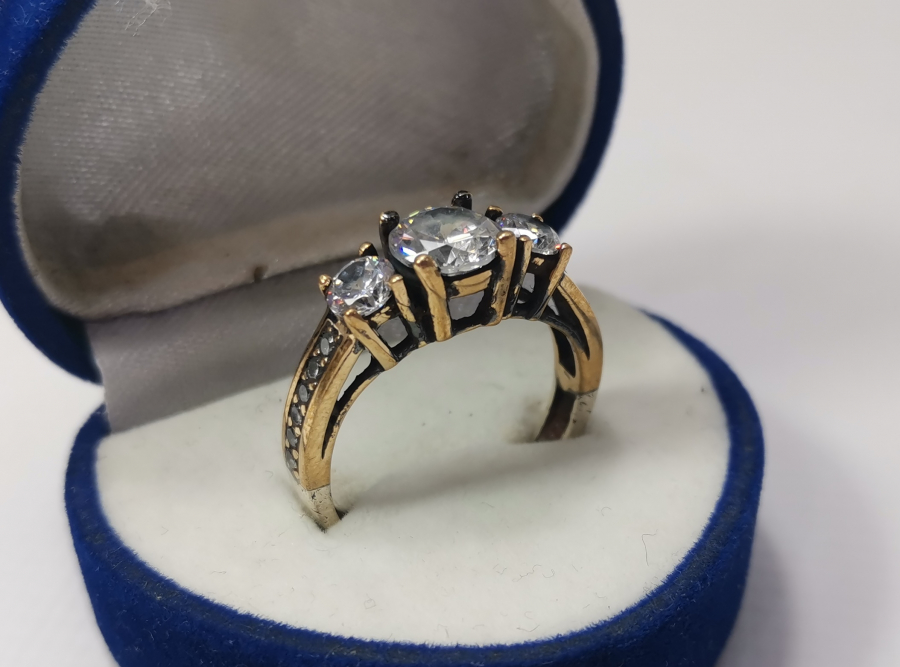 ÜÇ TAŞ GÜMÜŞ YÜZÜK