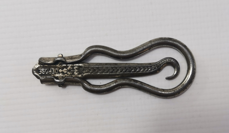 ÜZERİ İŞLEMELİ 1900 BAŞLARI NADİR POTİN BAĞLAMA ALETİ