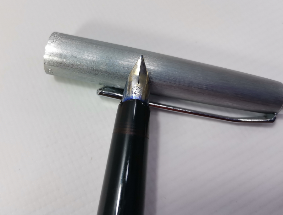 ALTIN UÇLU ANTİKA PELİKAN MARKA DOLMA KALEM