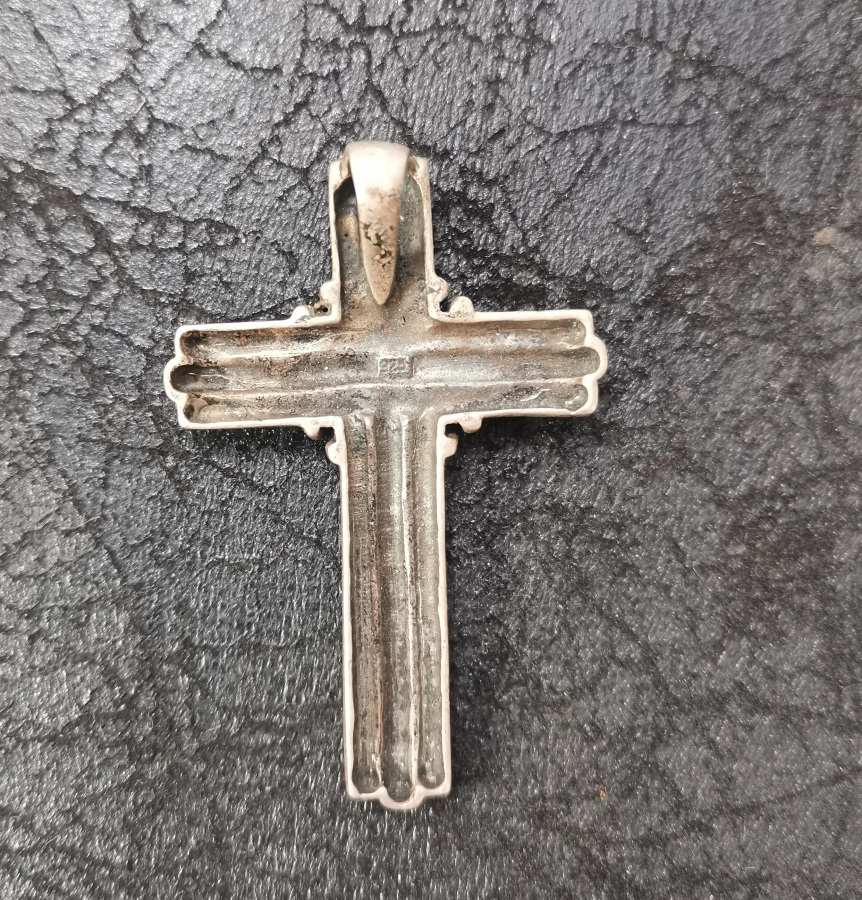 GÜMÜŞTEN MAMUL HAÇ