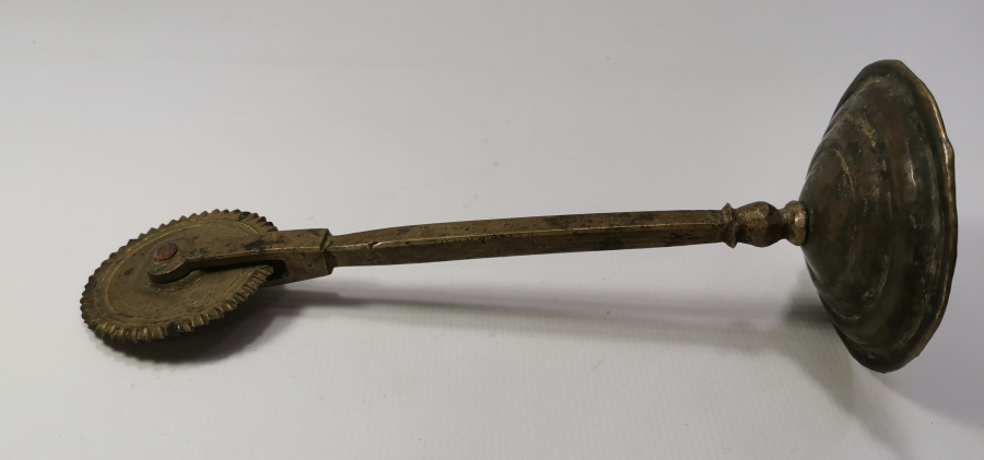 SÜLEYMANİYE DAMGALI OSMANLI DÖNEMİ HAMUR KESME ALETİ